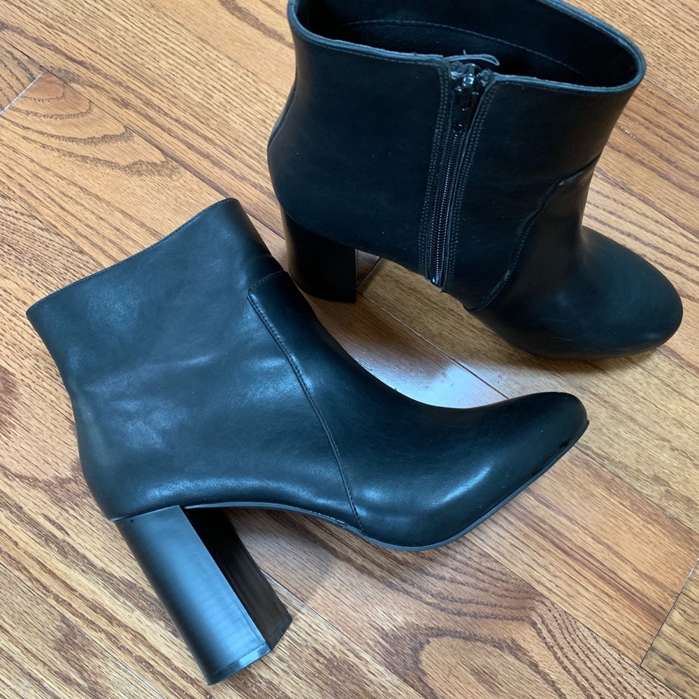 F21 black heeled booties